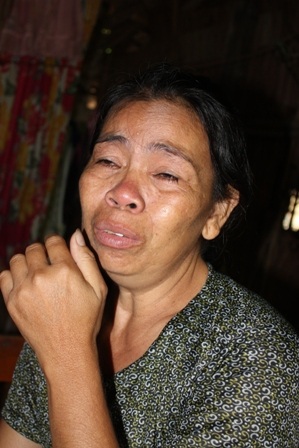 Những lúc không còn hy vọng bà chỉ biết khóc cho số phận của mình