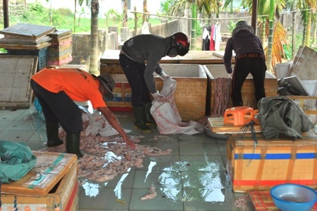 Thu giữ gần 2 tấn nội tạng bốc mùi