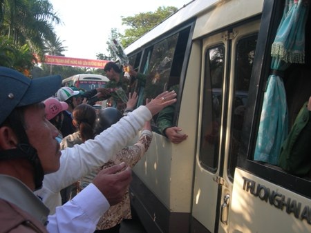 Hàng nghìn thanh niên hăng hái lên đường nhập ngũ - 8