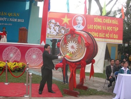 Hàng nghìn thanh niên hăng hái lên đường nhập ngũ - 2