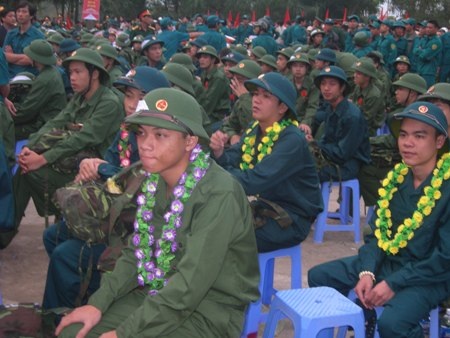 Hàng nghìn thanh niên hăng hái lên đường nhập ngũ - 4