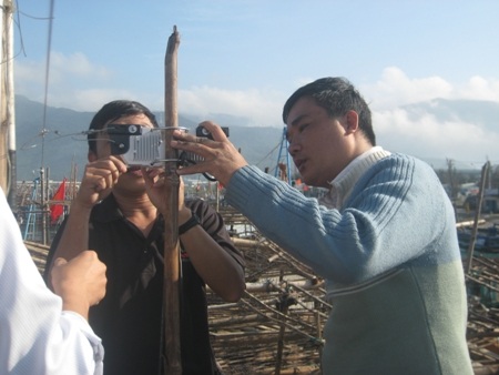 Lắp hệ thống định vị toàn cầu cho ngư dân ra khơi an toàn - 1