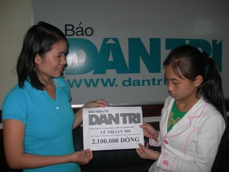 Bé Bảo Châu tiếp tục nhận quà bạn đọc - 1