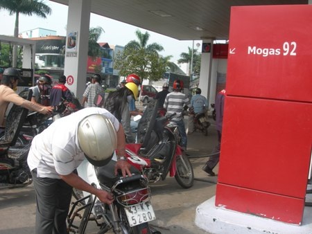 Cây xăng bán sai giá niêm yết bị phạt... 10 triệu đồng