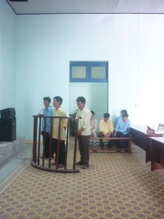 Hung hăng đòi nợ vô cớ, bắt giữ đánh người