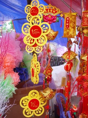 Rộn ràng hàng trang trí Tết - 11