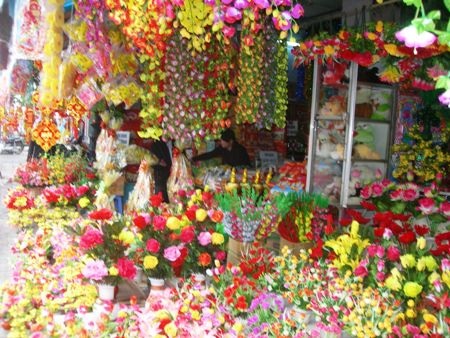 Hoa giả hối hả vào mùa Tết  - 2