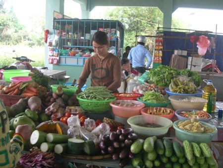 Xăng tăng, giá thực phẩm vẫn ổn định