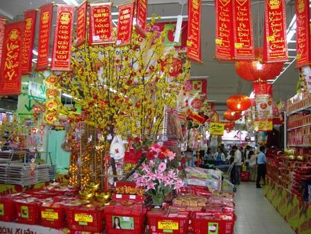 Rộn ràng hàng trang trí Tết - 2