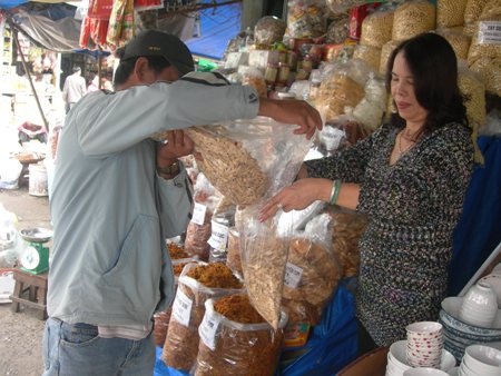 Giá tăng, sức mua vẫn không giảm  - 2