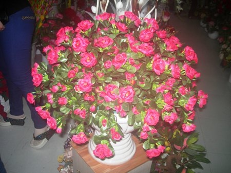 Hoa giả hối hả vào mùa Tết  - 3