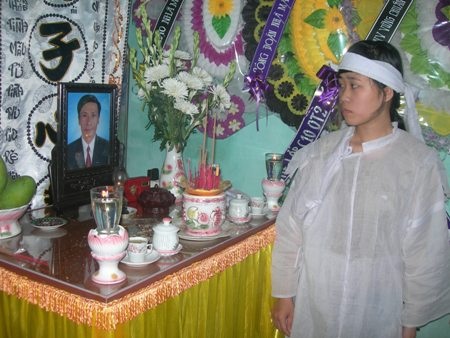 Mẹ đã mất, sao cha cũng bỏ chúng con mà ra đi - 1