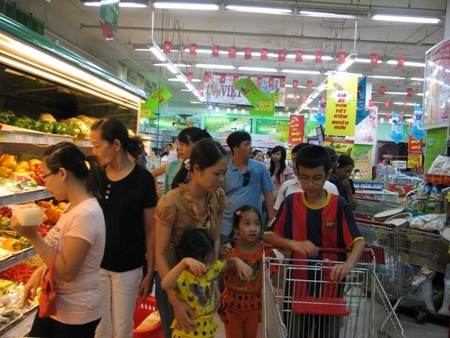 Đổ xô đi mua sắm trong dịp lễ