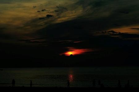 Hào hứng ngắm nhật thực hình khuyên ở công viên Biển Đông - 2 Hào hứng ngắm nhật thực hình khuyên ở công viên Biển Đông
