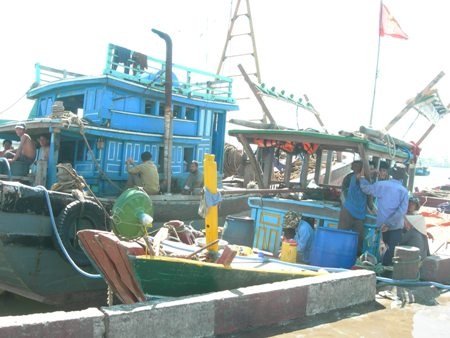 Không có thiết bị an toàn, tàu cá không được ra khơi