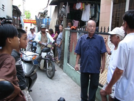 Người dân sống gần khu vực sân bay rất hoang mang với kết quả cả 62 người đều bị nhiễm dioxin