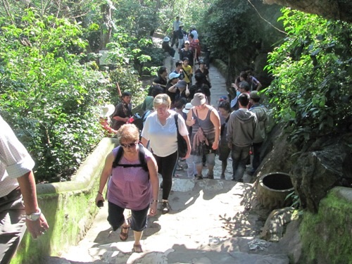 Du khách đến Đà Nẵng sẽ được trung tâm hỗ trợ  