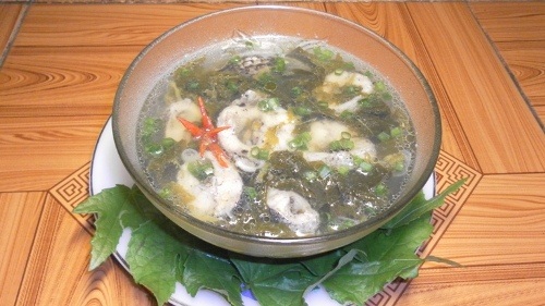 Canh cá tràu nấu rau chua