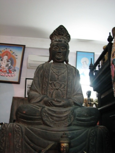 Tượng Quán thế âm bằng đồng