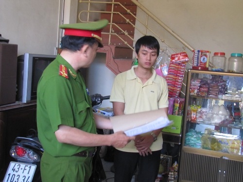 Phá đường dây làm giả giấy tờ đất tinh vi - 1 Cơ quan công an khám xét nơi ở của Lê Ngọc Quí