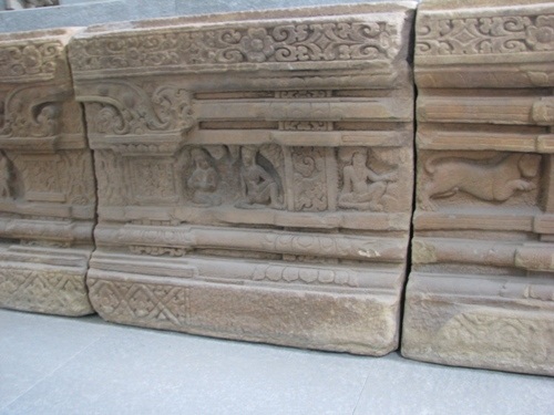 Các khuôn hình phản ánh đời sống của các tu sĩ Ba-la-môn