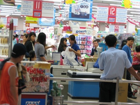 Lượng khách hàng mua sắm tại các siêu thị không có gì tăng đột biến