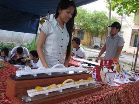 Nghệ thuật cắt giấy - tác phẩm cầu Rồng bằng giấy