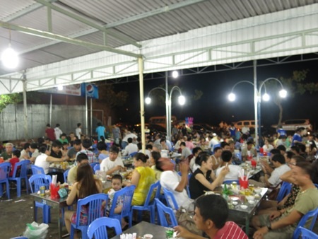 Nhà hàng, quán nhậu đông nghịt khách