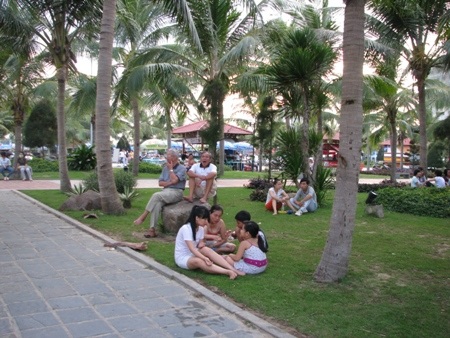 Trốn vào công viên hóng mát