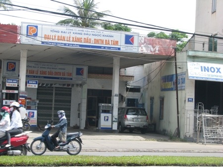 Hầu hết các cây xăng đều đặt gần các