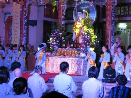 Lễ Vu Lan báo hiếu tại chùa Quang Minh (Ảnh: K. Hồng)