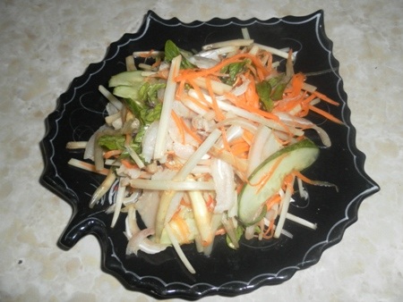 Nộm ngó sen tai heo