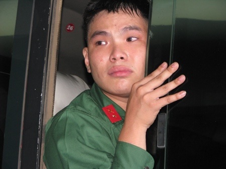 Phút yếu lòng của một chàng trai.