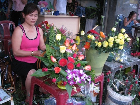 So với năm ngoái, năm nay hoa tươi chỉ tăng gấp đôi so với ngày thường 