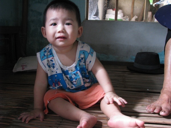 Giờ đây cuộc sống của cháu không biết sẽ ra sao khi ông bà cháu đã già, lại rất nghèo