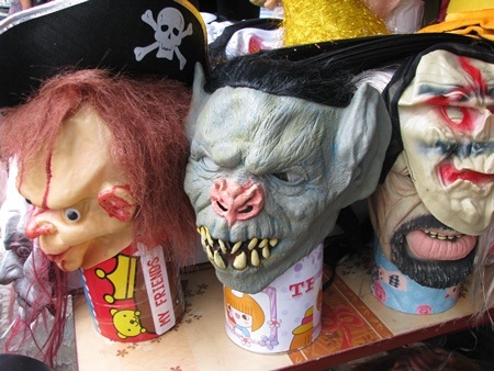 Những món đồ hóa trang kinh dị và rùng rợn