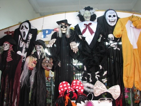 Những món đồ hóa trang kinh dị và rùng rợn