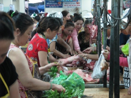 Mặt hàng thịt mới nữa buổi sáng đã hết sạch