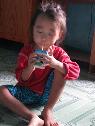 Bé 3 tuổi đã mắt mờ, tai điếc kèm tim bẩm sinh