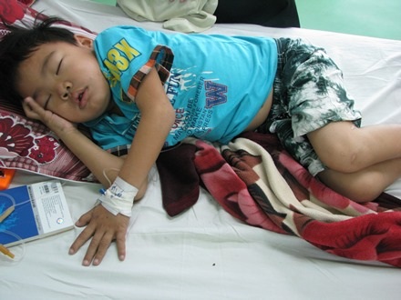 Cháu Tuấn Anh khi còn điều trị tại bệnh viện Phụ sản - Nhi Đà Nẵng