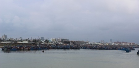 Tàu thuyền của ngư dân miền Trung đang neo đậu 