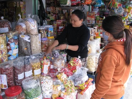 Cận Tết nhưng các mặt hàng bánh, kẹo, mứt vẫn ế