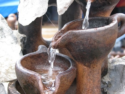 Bình gốm suối nước 