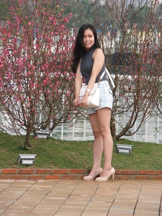 Bên những cây đào