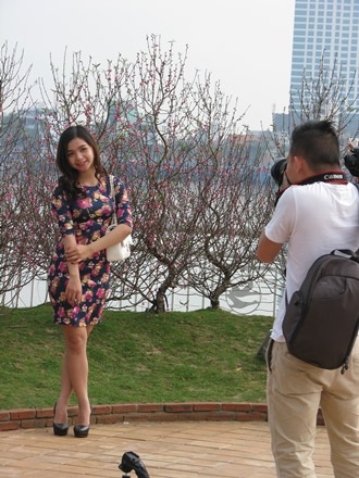 Bên những cây đào