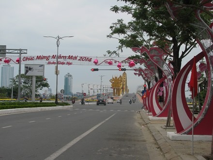 Đường Nguyễn Văn Linh đoạn dẫn lên cầu Rồng