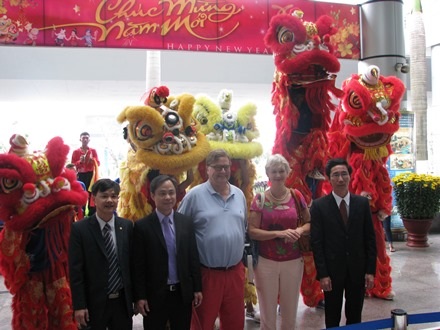 Các vị khách đều rất vui khi mình là những vị khách đầu tiên được xông đất Đà Nẵng