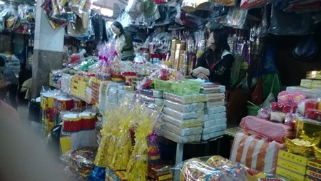 Đìu hiu thị trường đồ cúng ông Táo - 2 Hàng mã cúng ông Táo vắng người mua