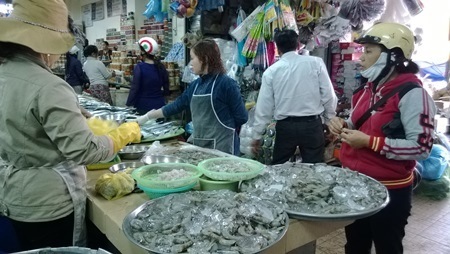 Giá thực phẩm bắt đầu tăng tốc - 3 Tôm tăng lên từ 30 - 50 ngàn đồng/kg so với ngày thường