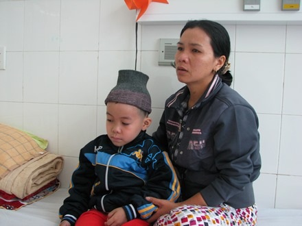 Cháu Tuấn đang được điều trị tại bệnh viện Phụ sản – Nhi Đà Nẵng